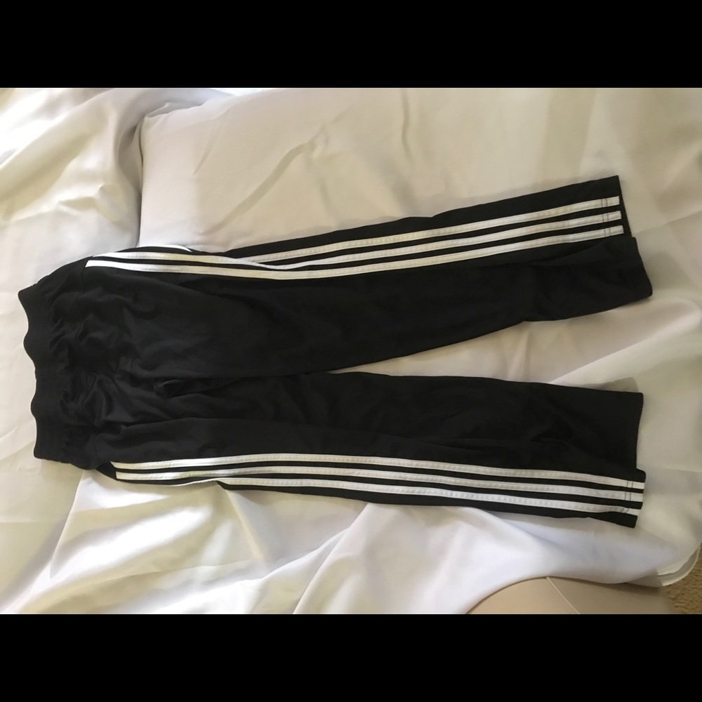 ADIDAS BLACK/WHITE SIDE STRIPES SIZE 10-12